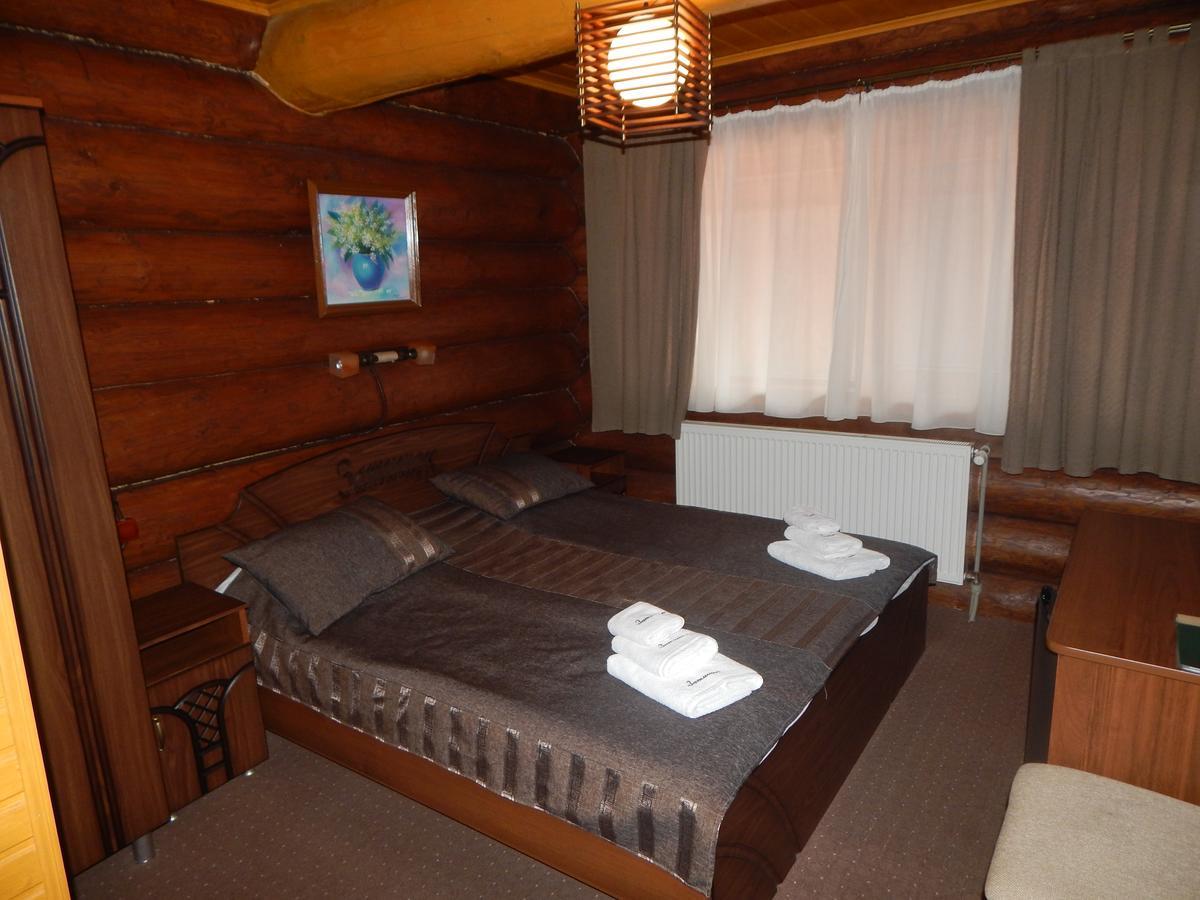 Zatyshok Hotel Svalyava Exterior photo